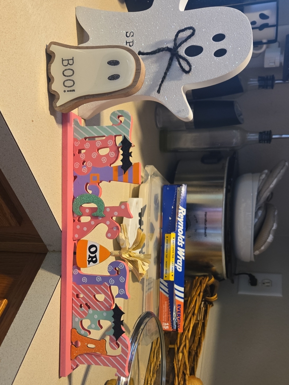 Festive Halloween  Lot Wooden Ghost and 'Boo' Sign - Multicolor
